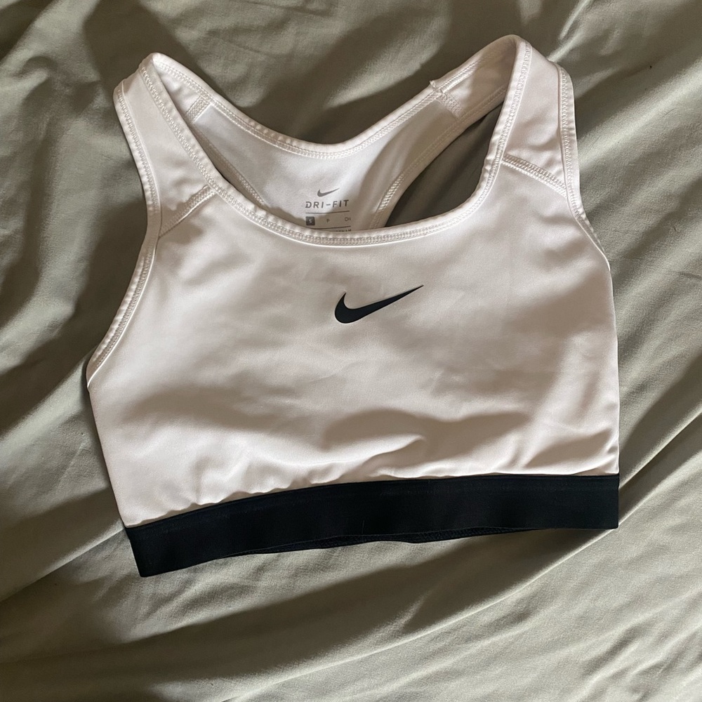Nike Dri-Fit Shoosh Women’s medium-support non-padded sports bra size small
